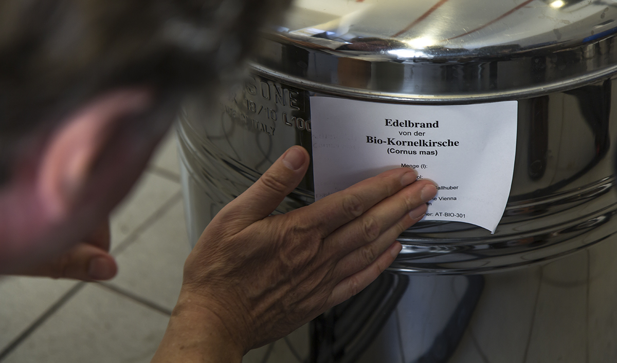 edelbrand_von_der_bio-kornelkirsche.jpg